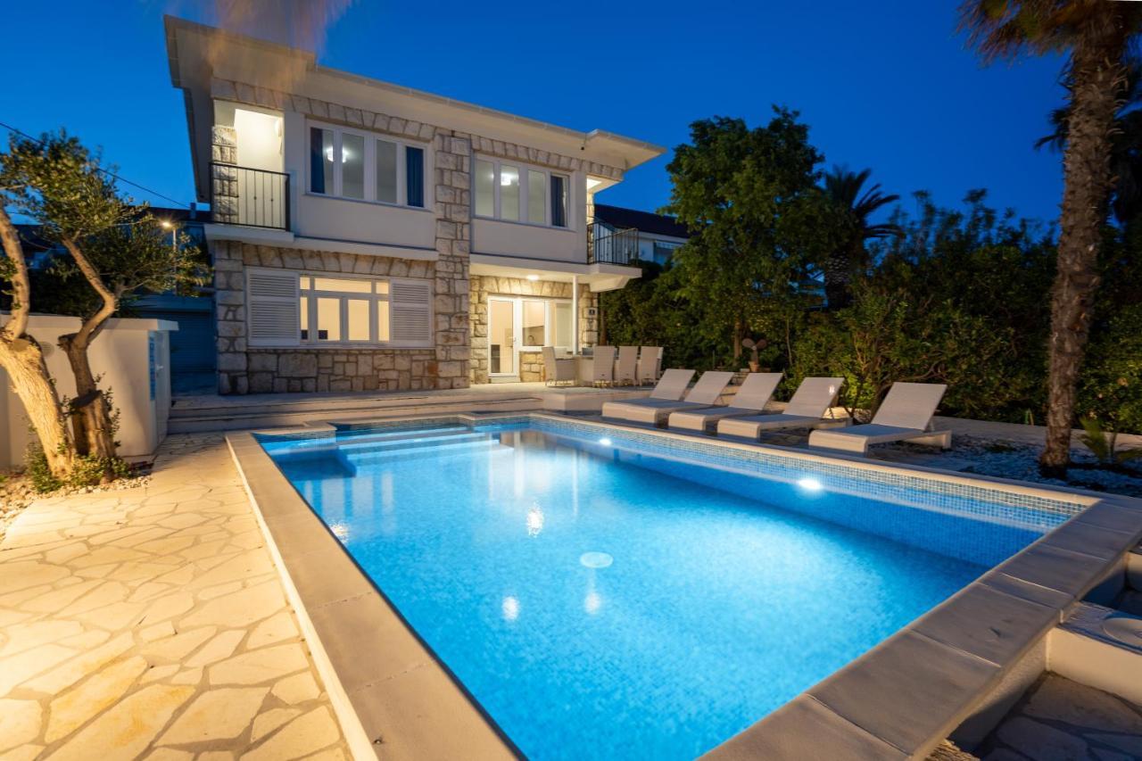Villa Lucini Dvori *